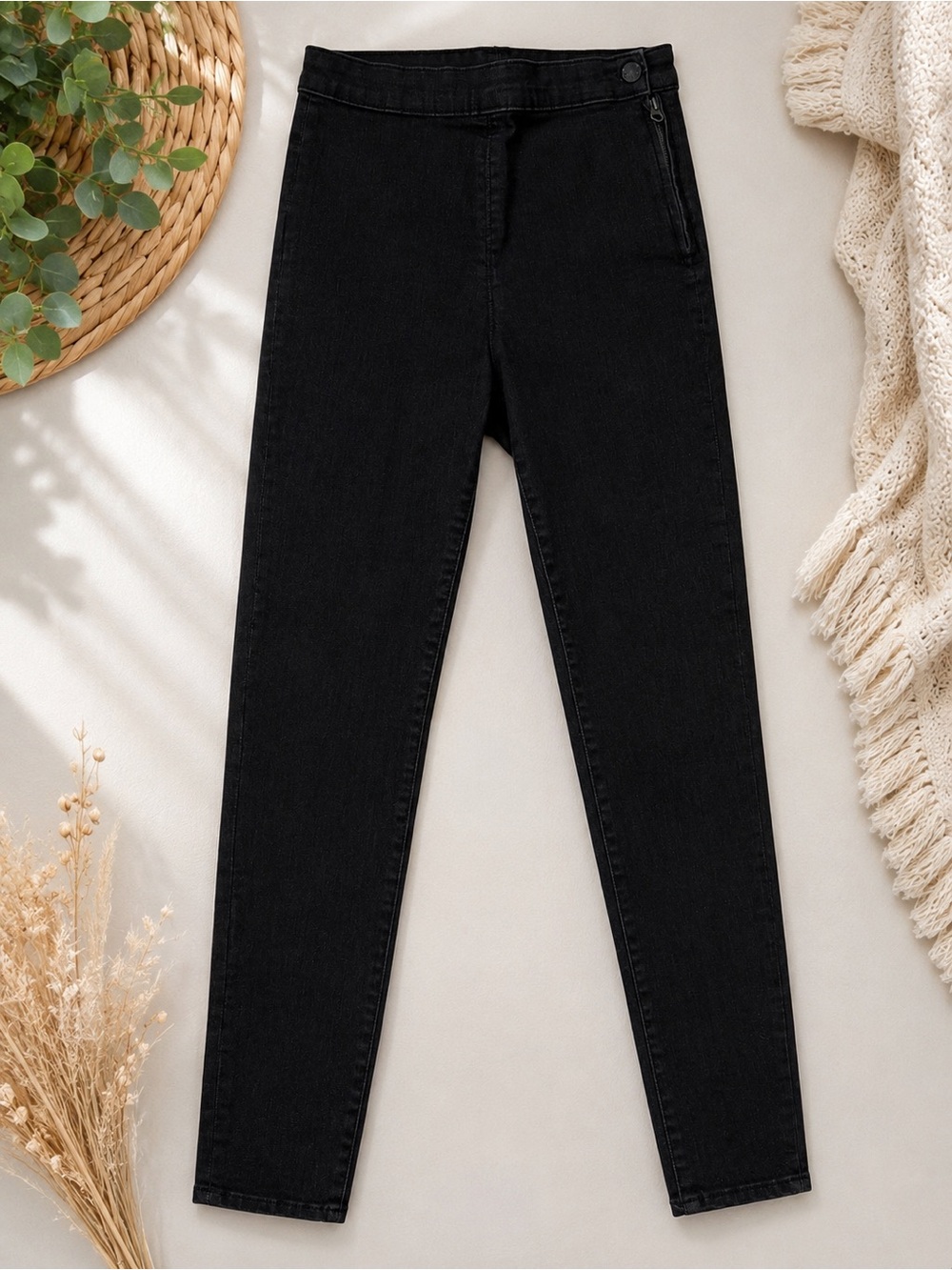 Gap True Skinny Black Jeans – Size 6 / 28 Regular